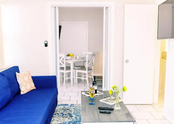 Beachside Gardens Apartments By Lowkl
