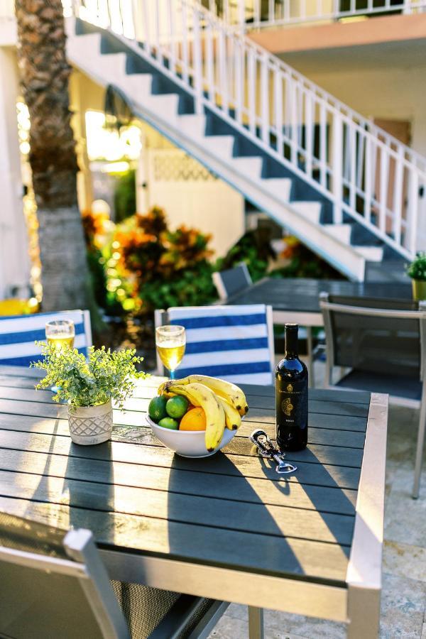 Beachside Gardens By Lowkl